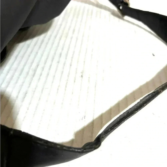 Gucci black leather drawstring hobo handbag - Picture 10 of 12